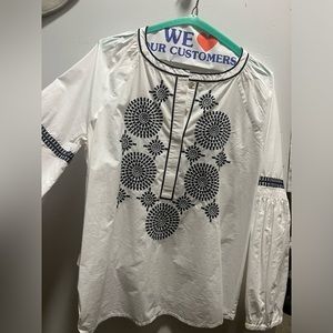 Tory Burch top with pretty navy blue accents!!